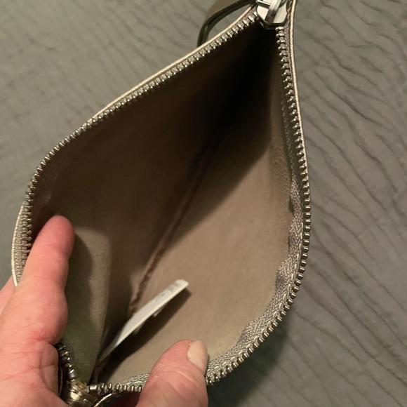 Banana Republic leather wristlet - Picture 4 of 5